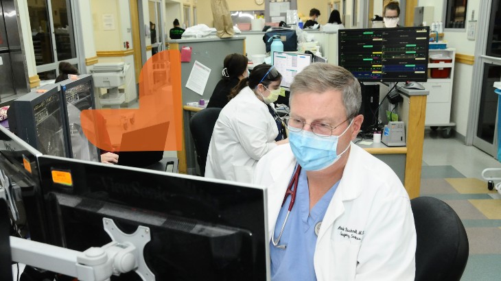 emergency room image of doctor in emergency room from rome health hospital near rome ny